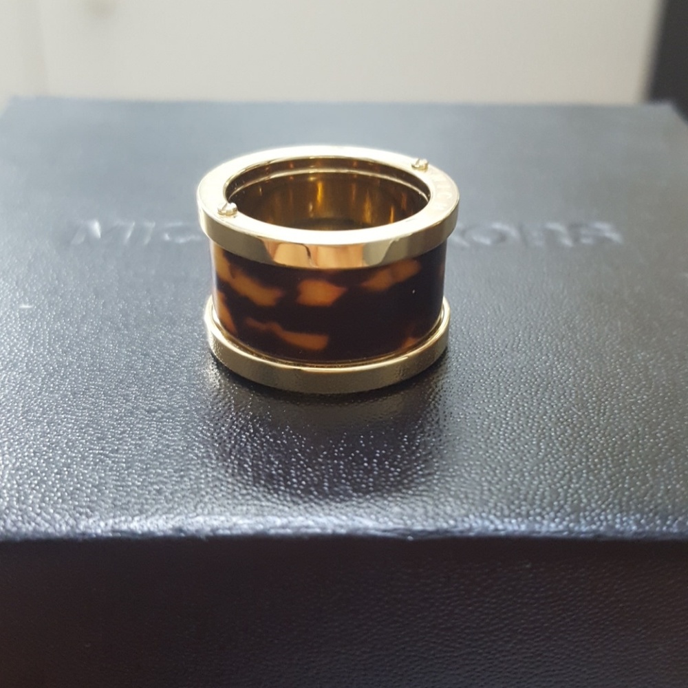 Jewelry - Picture 2 of 3